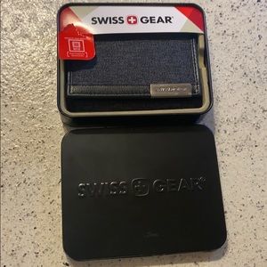 Swiss Gear trifold wallet NIB